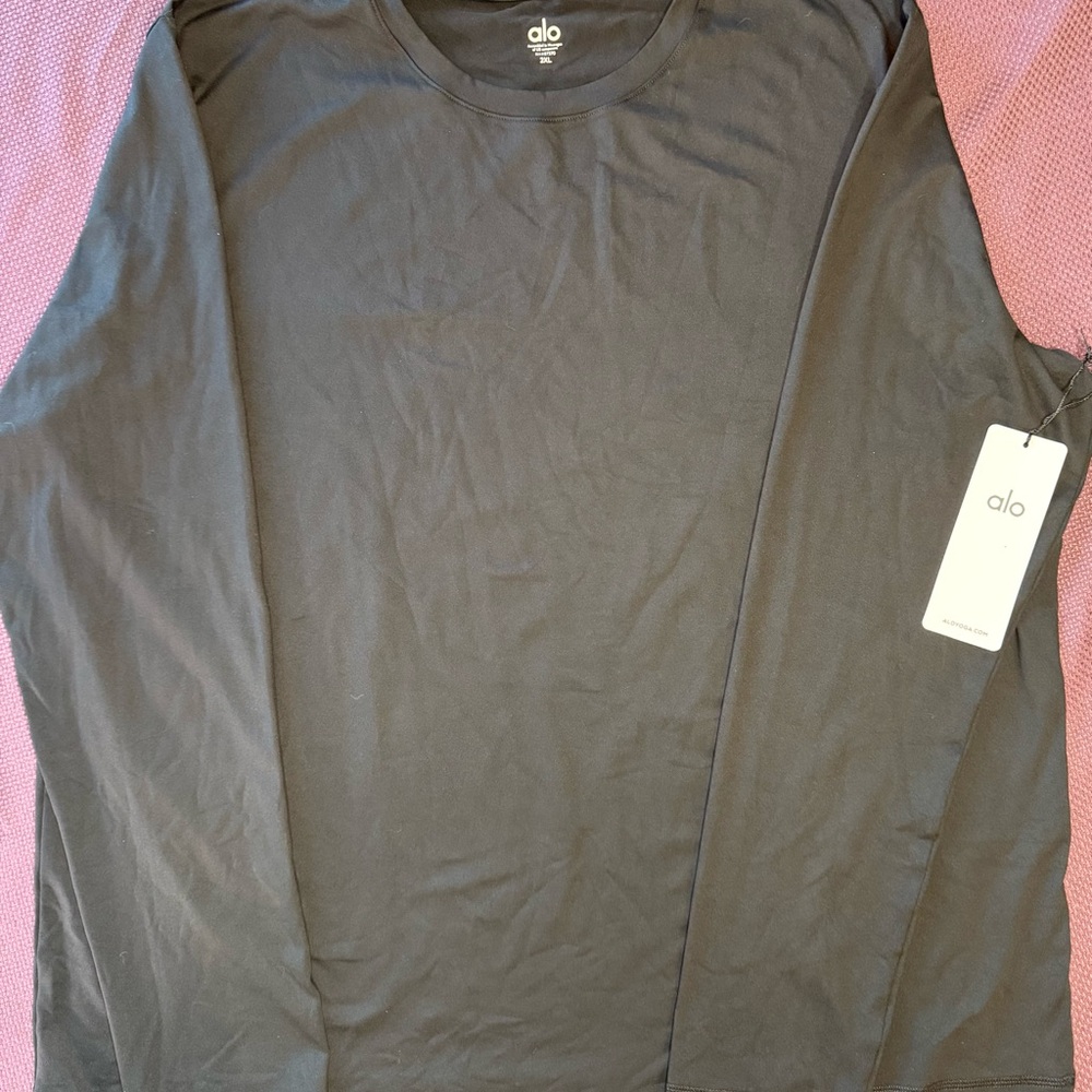 ALO Yoga Men's Charcoal Long Sleeve Tee